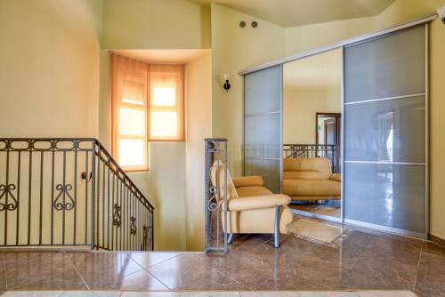 Hill House Petrovac - 3 Bedrooms With Sea View