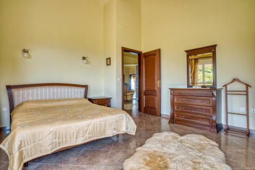 Hill House Petrovac - 3 Bedrooms With Sea View