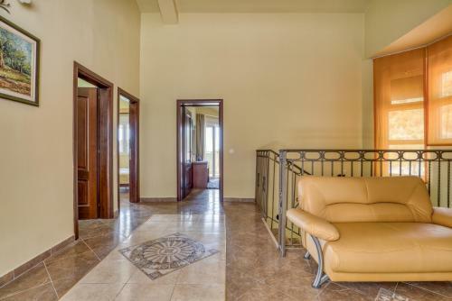 Hill House Petrovac - 3 Bedrooms With Sea View