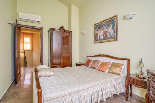 Hill House Petrovac - 3 Bedrooms With Sea View