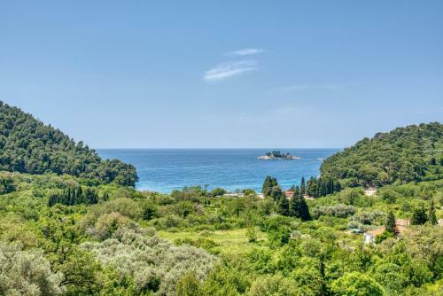 Hill House Petrovac - 3 Bedrooms With Sea View