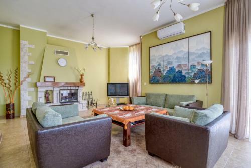 Hill House Petrovac - 3 Bedrooms With Sea View