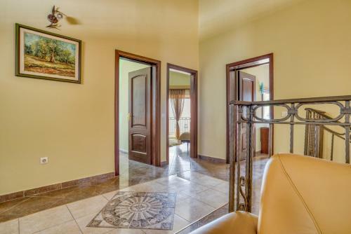 Hill House Petrovac - 3 Bedrooms With Sea View