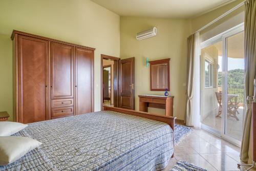 Hill House Petrovac - 3 Bedrooms With Sea View