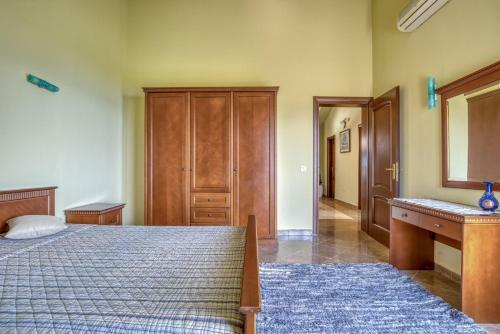 Hill House Petrovac - 3 Bedrooms With Sea View