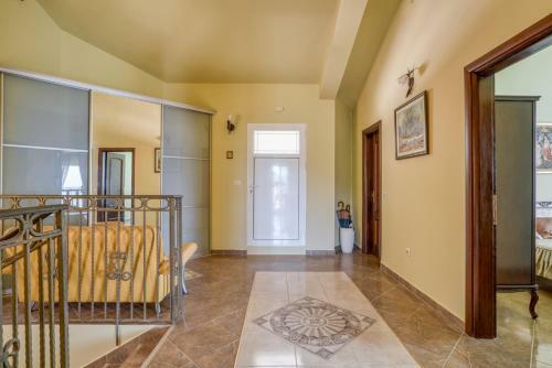 Hill House Petrovac - 3 Bedrooms With Sea View