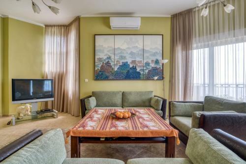 Hill House Petrovac - 3 Bedrooms With Sea View
