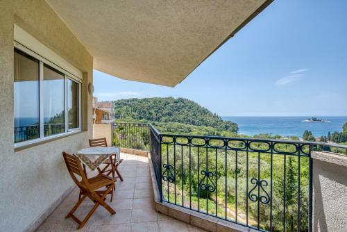 Hill House Petrovac - 3 Bedrooms With Sea View