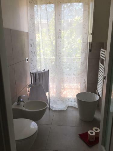 Apartamento Appartamento Rosso A 300 Mt Dal Centro Storico Di Aosta!