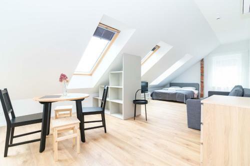 Top Street One Apartments, By Cohost