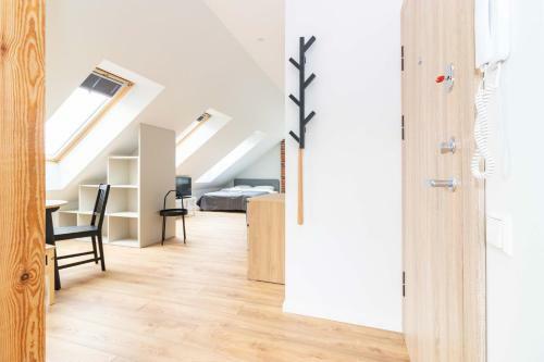 Top Street One Apartments, By Cohost