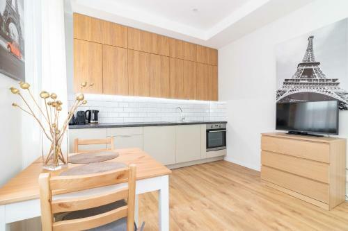 Top Street One Apartments, By Cohost