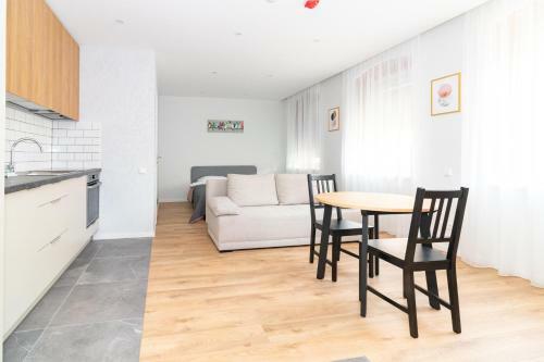 Top Street One Apartments, By Cohost