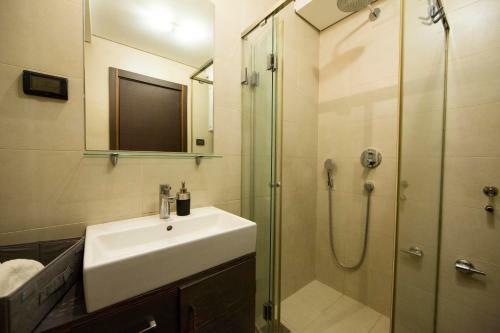 Ahoy Luxury Apartment