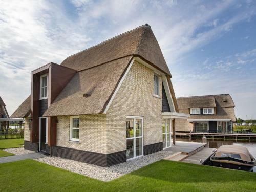 Spacious Villa With A Sauna, At The Tjeukemeer