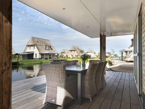 Spacious Villa With A Sauna, At The Tjeukemeer