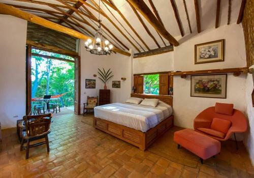 Casa-taller El Paraiso (vacina A Casa El Paraiso)