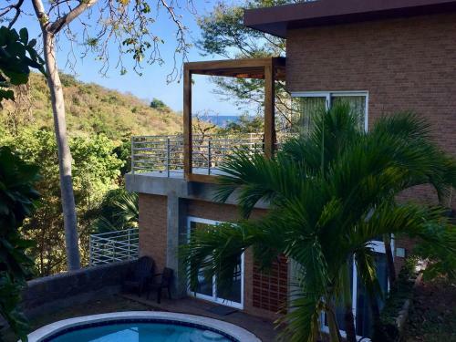 Xanadu, La Joya Surf House