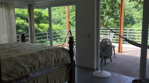 Xanadu, La Joya Surf House