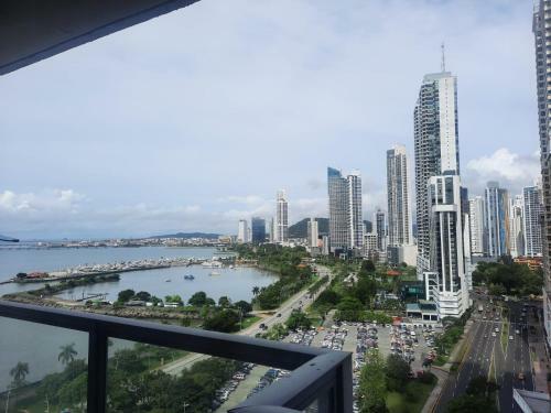 Vista Al Mar, Avenida Balboa