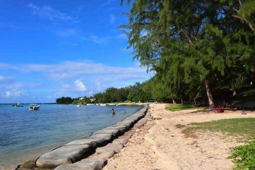 Private Villa With Pool 5 Mins Walk From The Beach