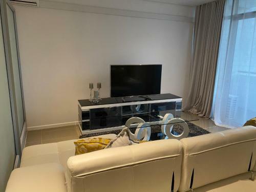 1 Bedroom Modern Apartment At 1990 Freedom Plaza
