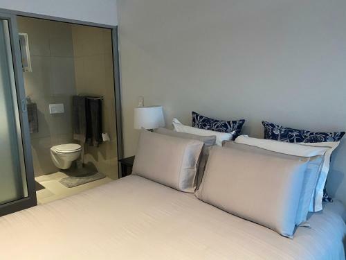 1 Bedroom Modern Apartment At 1990 Freedom Plaza