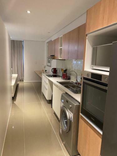 1 Bedroom Modern Apartment At 1990 Freedom Plaza