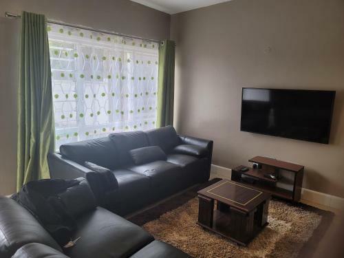Juke's Serene Westlands Villa