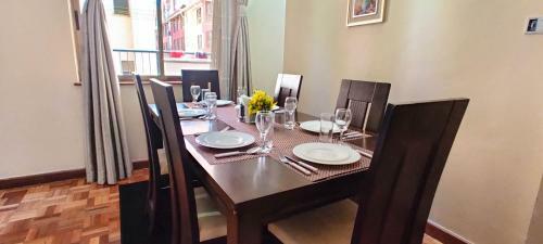 Apartamento Cozy 2br Home With A Warm And Elegant Touch, Lavington