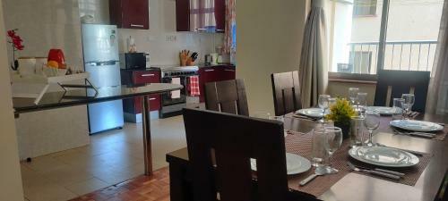 Apartamento Cozy 2br Home With A Warm And Elegant Touch, Lavington