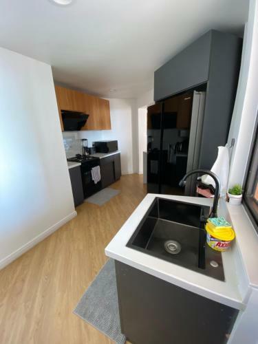 Private Self-contained Room In Apartment X