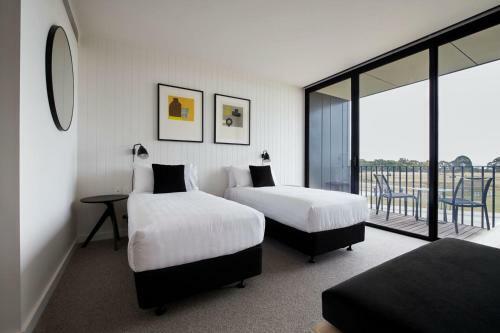 Hotel Accommodation @ Curlewis