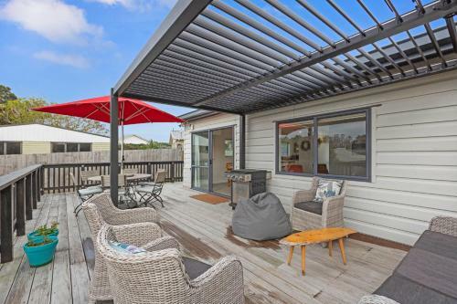 Raglan Beach Retreat - Raglan Holiday Home