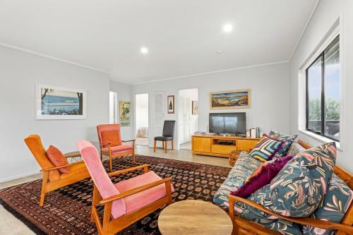 Raglan Beach Retreat - Raglan Holiday Home