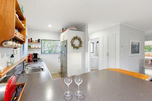 Raglan Beach Retreat - Raglan Holiday Home