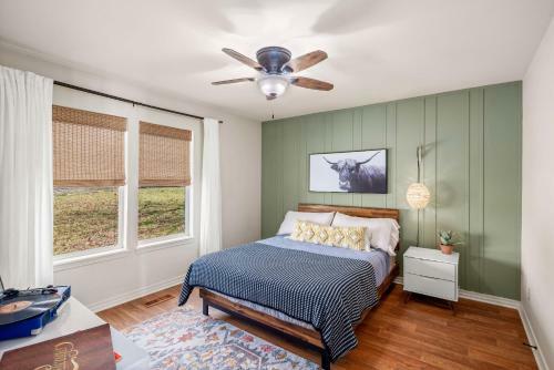 Chic & Comfy Home Near Dickson St