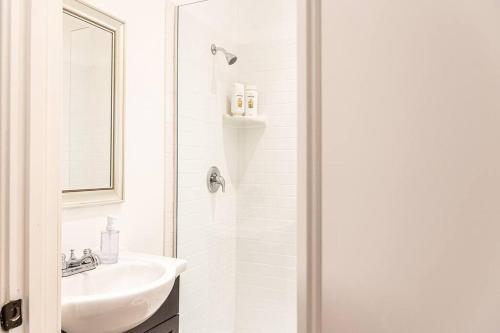 Apartamento ? Bright & Cozy 1br Located Steps From Downtown ?