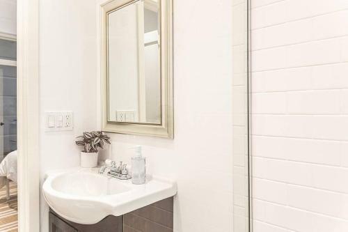 Apartamento ? Bright & Cozy 1br Located Steps From Downtown ?