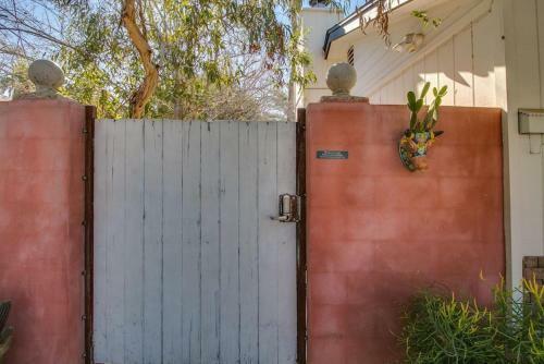 Private Bedroom #1 In Great Location Wpool