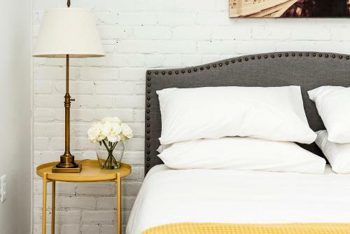 Apartamento Dreamy Heritage Grey Stone, Plateau Mont-royal