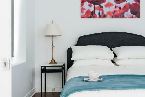 Apartamento Dreamy Heritage Grey Stone, Plateau Mont-royal