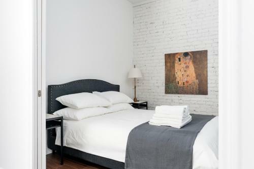 Apartamento Dreamy Heritage Grey Stone, Plateau Mont-royal