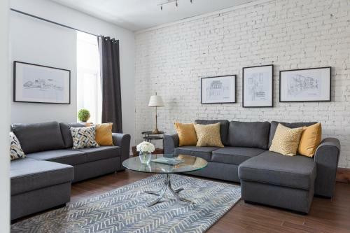 Apartamento Dreamy Heritage Grey Stone, Plateau Mont-royal