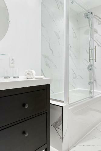 Apartamento Dreamy Heritage Grey Stone, Plateau Mont-royal