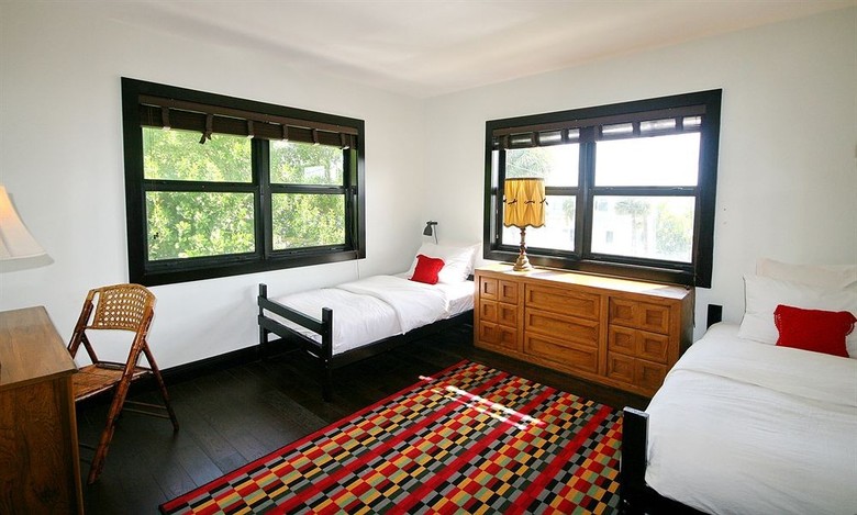 Miami Whitehouse Apartments