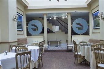 The Roslyn Hotel