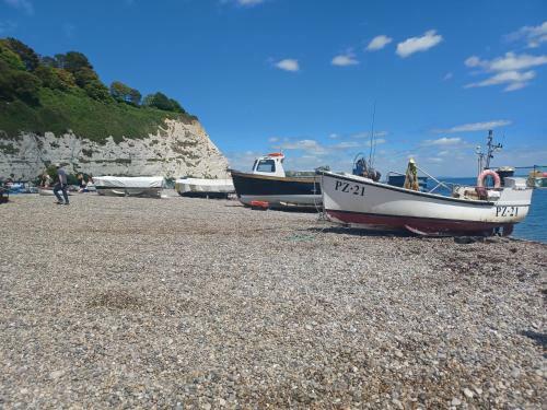 Two Bedroom Apartment Close To The Beach