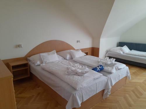 Hostal Nimr�d Vend�gh�z