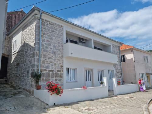 Apartamento Kamena Ku?a Pandorovica